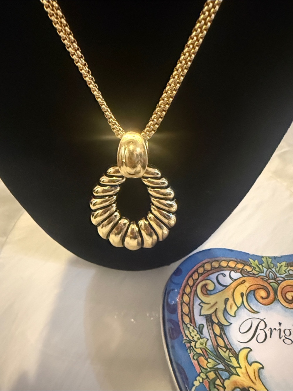 💛🆕 Brighton Athena Gold-Tone Sculpted Loop Pendant Necklace NWT - Picture 3 of 3